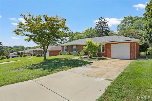 9609 Howerton Drive, St Louis, MO 63123