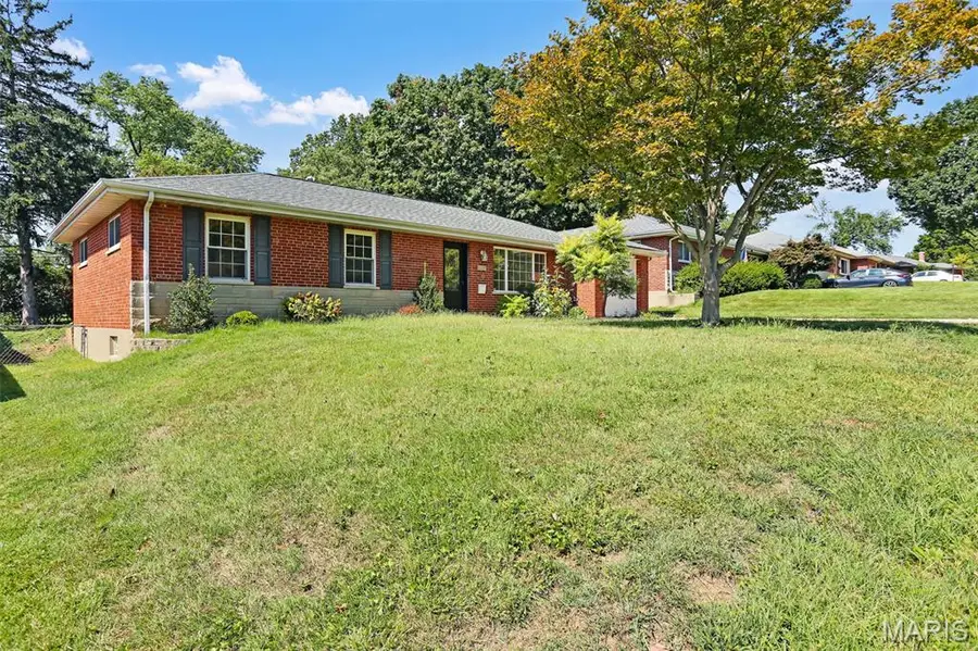 9609 Howerton Drive, Saint Louis, MO 63123 - #3