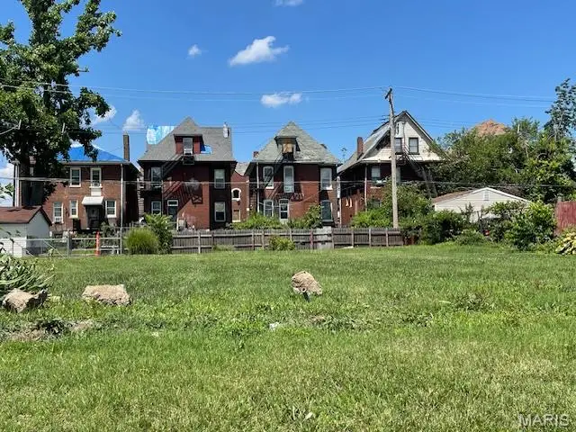 5089 Raymond Avenue, Saint Louis, MO 63113 - #1