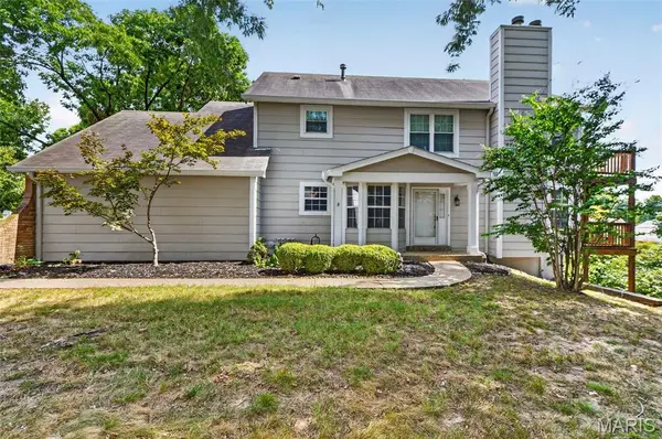 12043 Autumn Lakes Drive, Maryland Heights, MO 63043