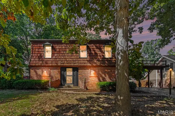 5253 Ozarkglen Drive, Mehlville, MO 63128