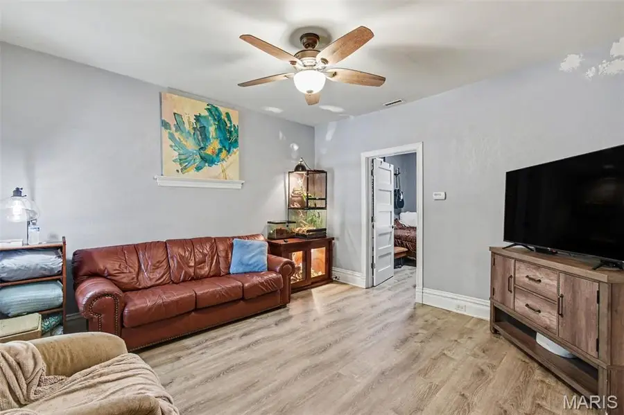 5218 Gresham Avenue, Saint Louis, MO 63109 - #3