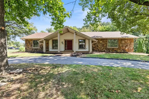 1 Bluff View Court, St Charles, MO 63303