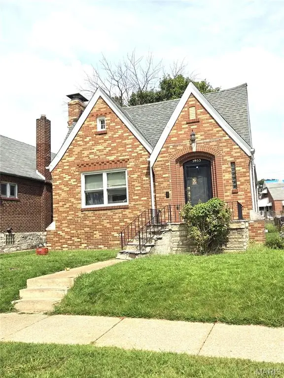 5953 N Pointe Boulevard, St Louis, MO 63147