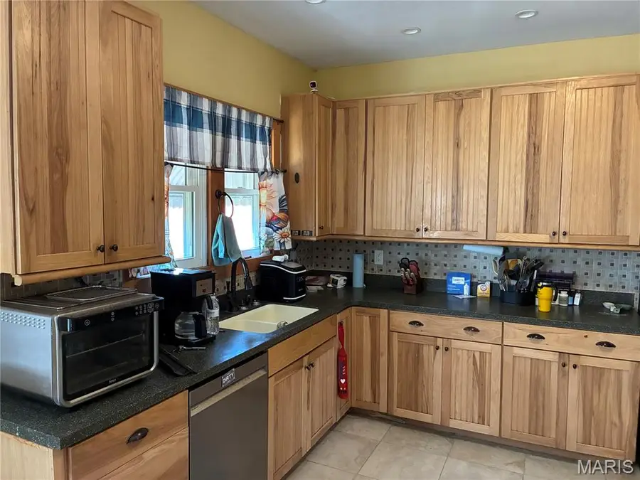 541 Ripson Bridge Avenue, Sorento, IL 62086 - #3