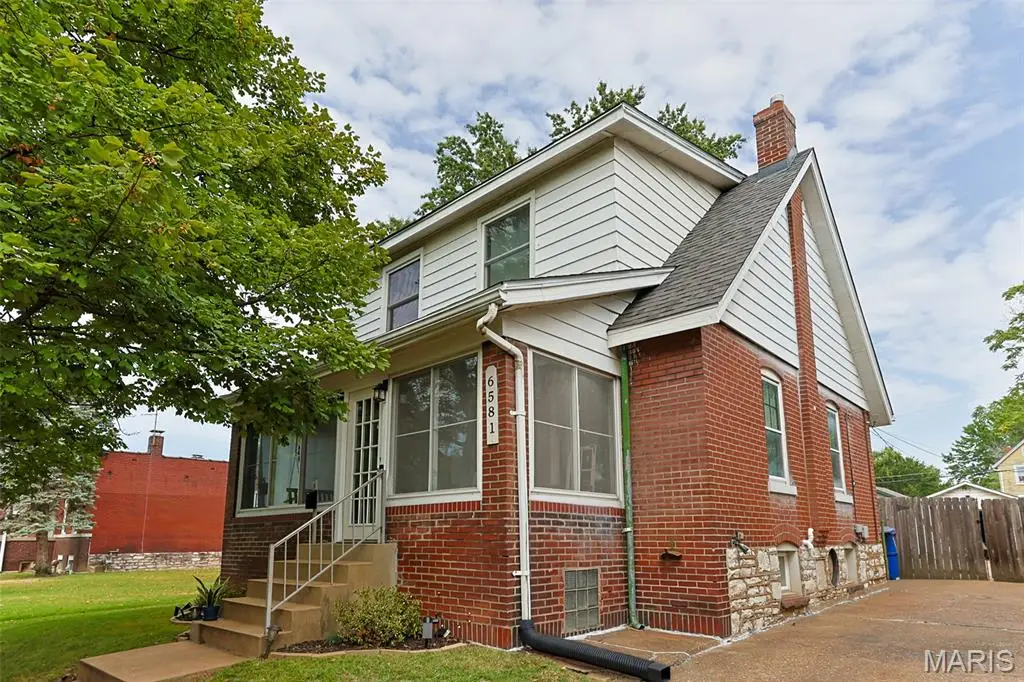 6581 Hoffman Avenue, Saint Louis, MO 63139 - #1
