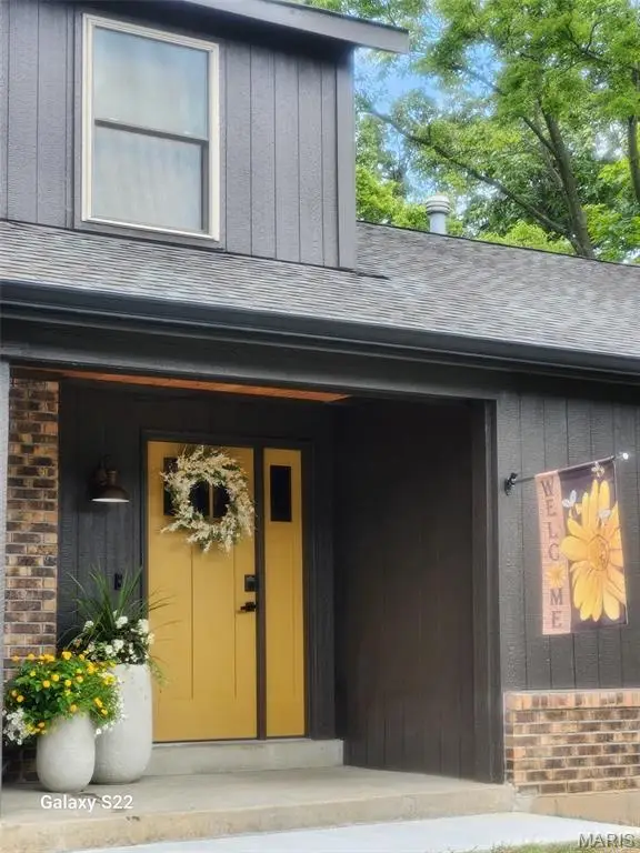 32 Country Lane Court, St Charles, MO 63304