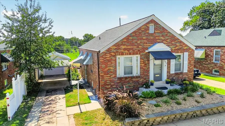 5348 Sunshine Drive, Saint Louis, MO 63109 - #2