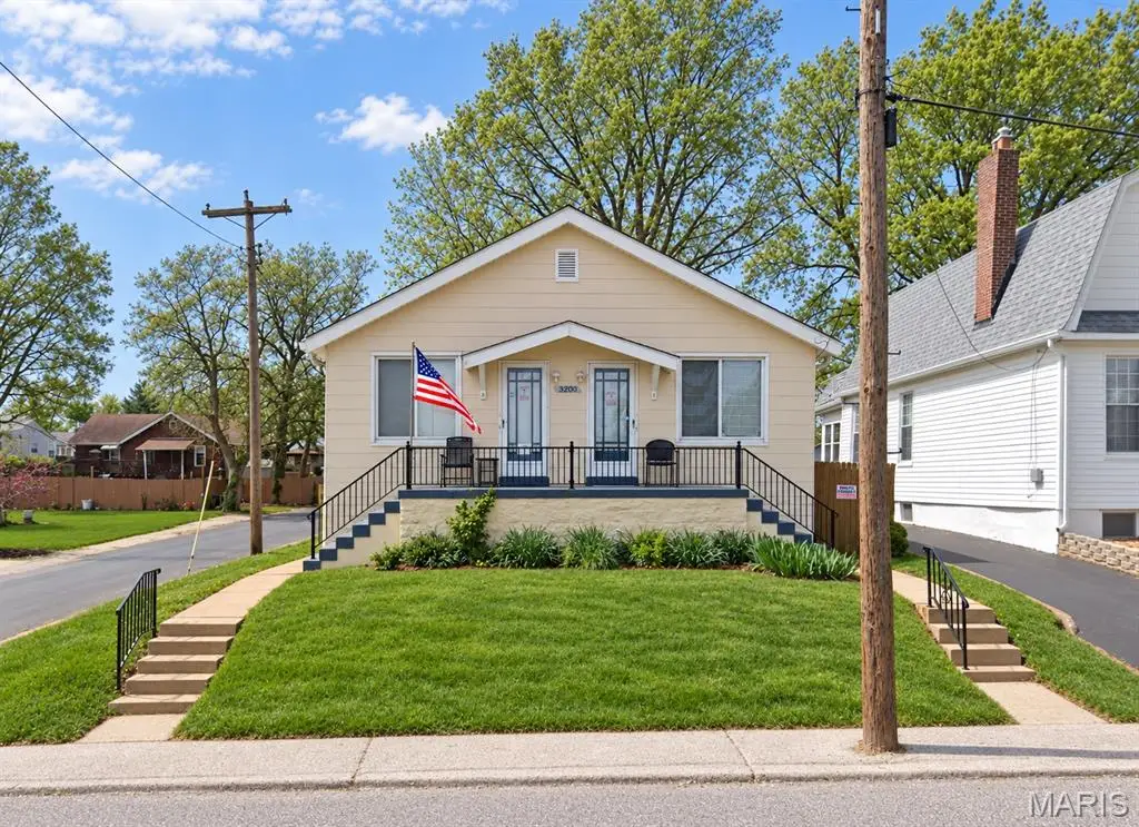 5200 Heege Road, Saint Louis, MO 63123 - #1