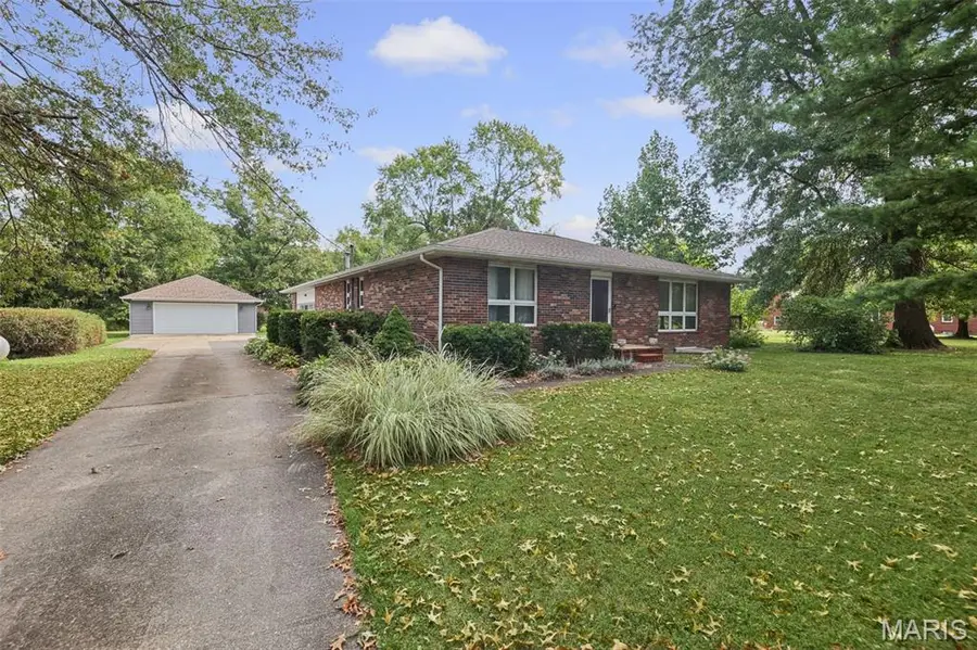 5831 Redbud Ln, Edwardsville, IL 62025 - #3