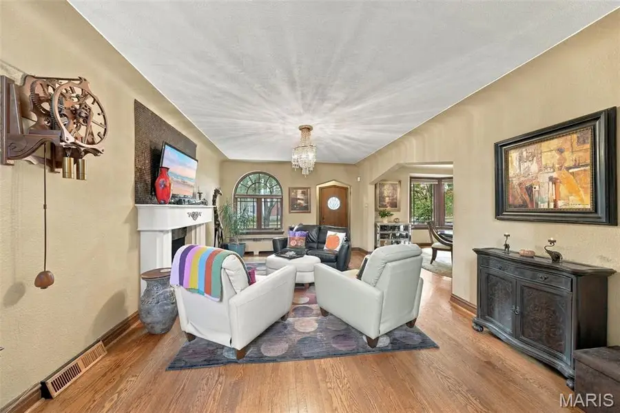 6515 Murdoch Avenue, Saint Louis, MO 63109 - #2