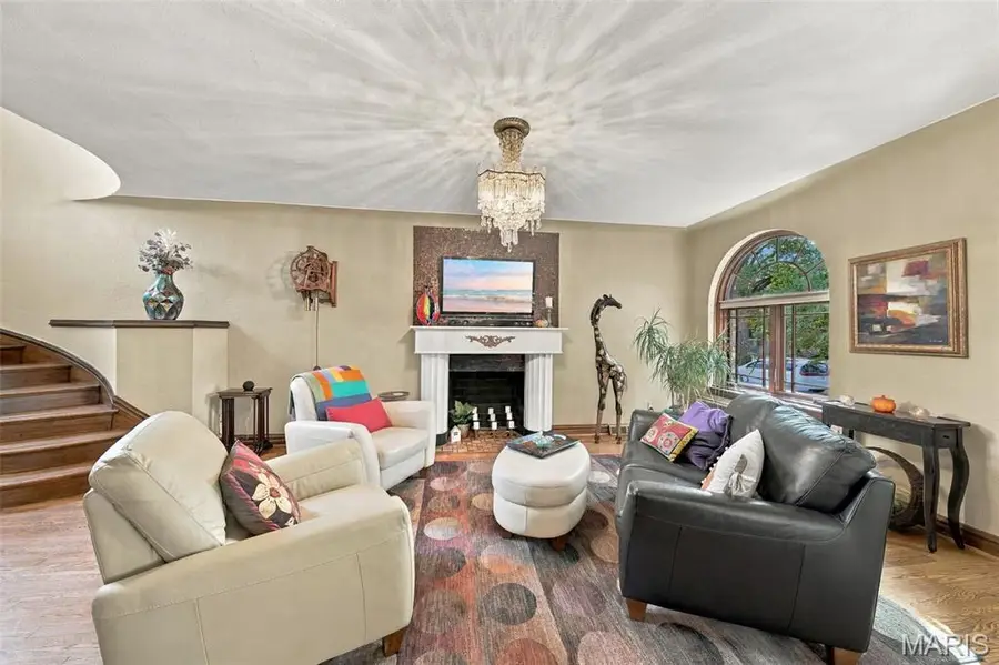 6515 Murdoch Avenue, Saint Louis, MO 63109 - #3