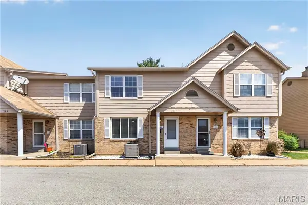 262 Carmel Woods Drive, Ellisville, MO 63021