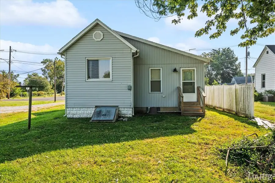 483 N Broadway Street, Nashville, IL 62263 - #2