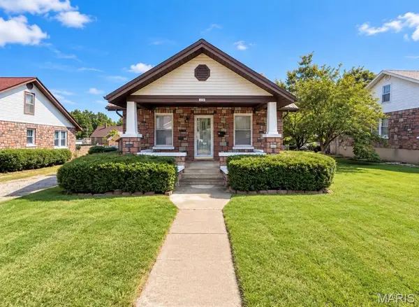 208 S Long Street, Farmington, MO 63640