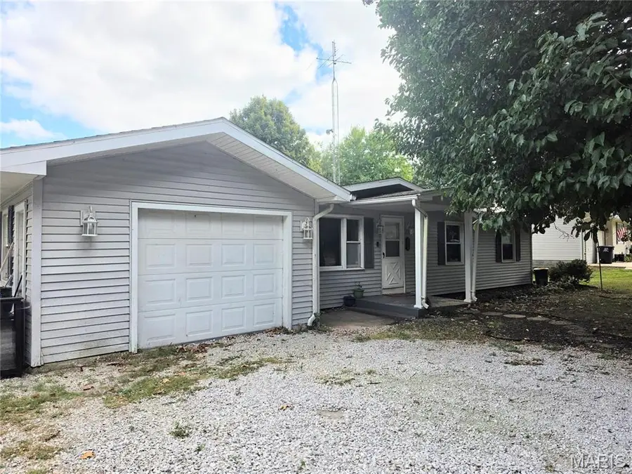 661 Parkside Street, Hillsboro, IL 62049 - #3