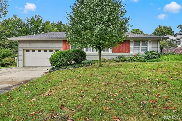 1472 Grant Road, Webster Groves, MO 63119
