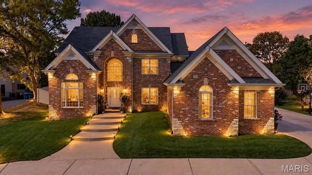 821 N Spoede Road, Creve Coeur, MO 63141 - #1