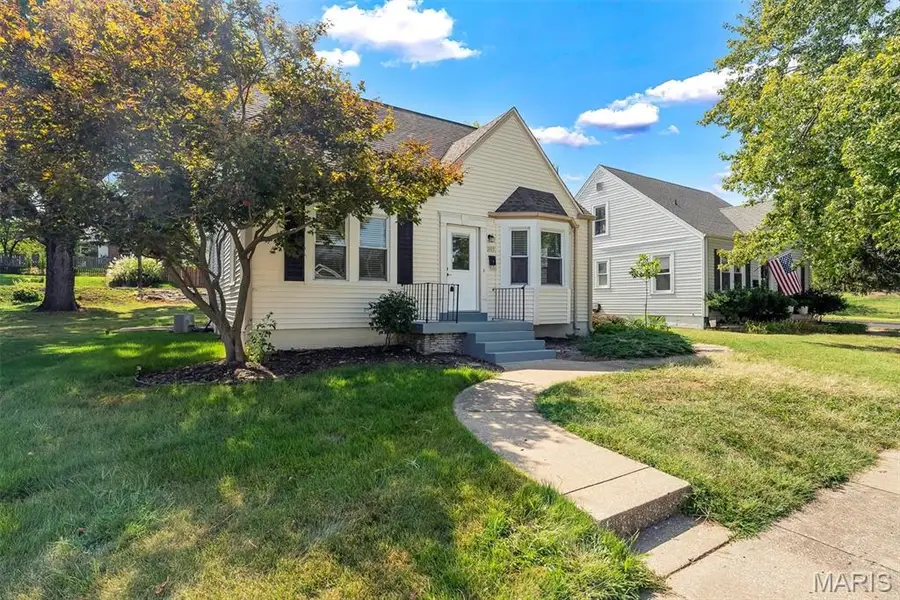 1165 Jackson Street, Saint Charles, MO 63301 - #2