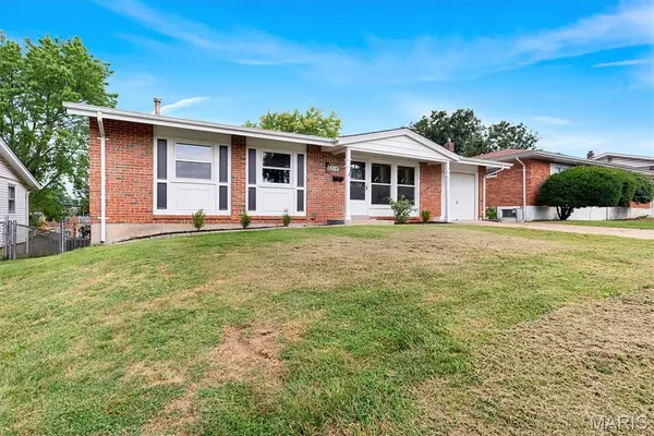 316 Southwark Lane, St Louis, MO 63125