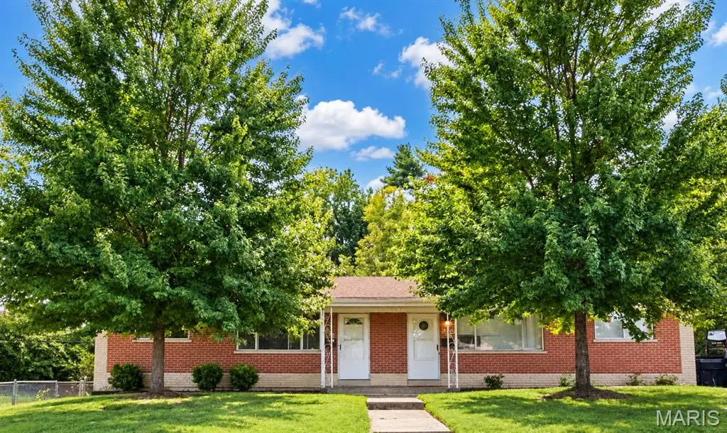 414-416 S Cadillac Drive, Saint Charles, MO 63301 - #1