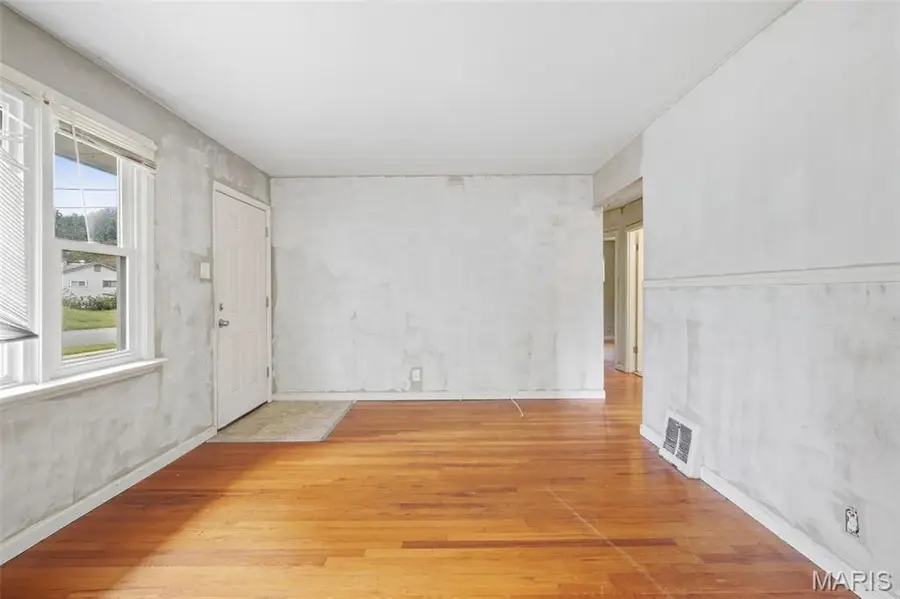 5613 Sanborn Drive, Saint Louis, MO 63121 - #2