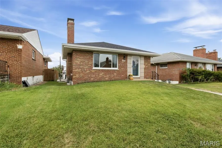 5562 Lindenwood Avenue, Saint Louis, MO 63109 - #2