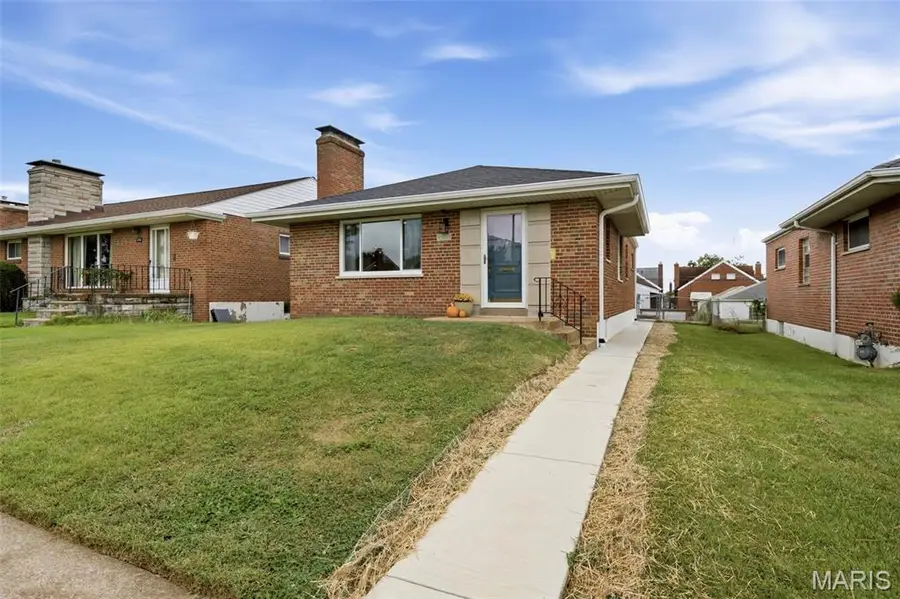 5562 Lindenwood Avenue, Saint Louis, MO 63109 - #3