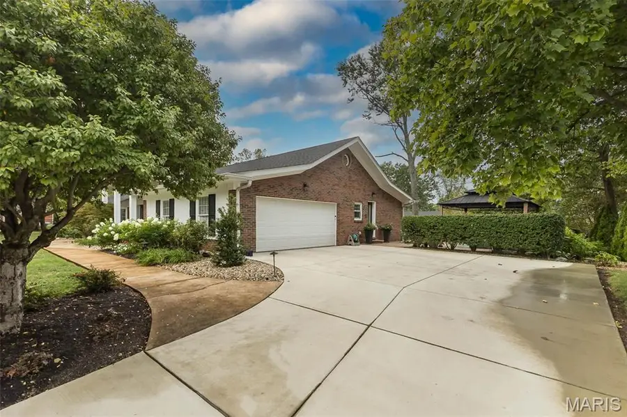 7466 Capilia Drive, Grantwood Village, MO 63123 - #2