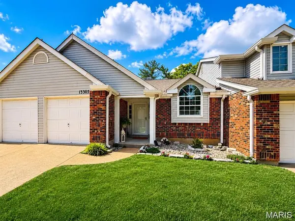 13305 Woodlake Village Court, Chesterfield, MO 63141