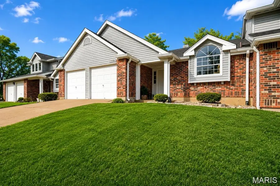 13305 Woodlake Village Court, Saint Louis, MO 63141 - #2
