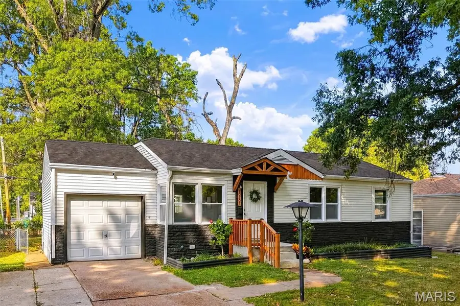 10501 Hoyt Drive, Saint Louis, MO 63137 - #2