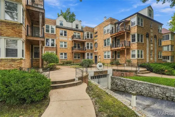 7536 York Drive #2B, St Louis, MO 63105