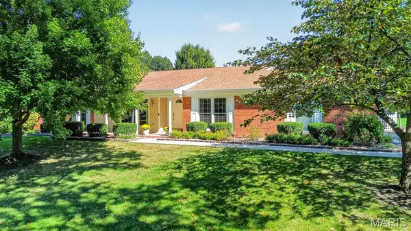 1584 Foxleigh Court, Town and Country, MO 63131