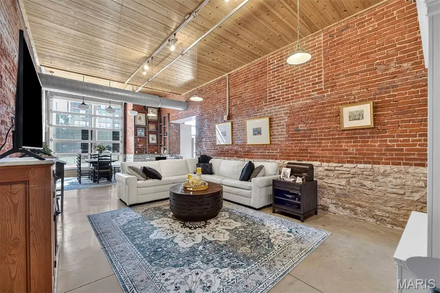 721 N 17th Street #103, Saint Louis, MO 63103 - #3