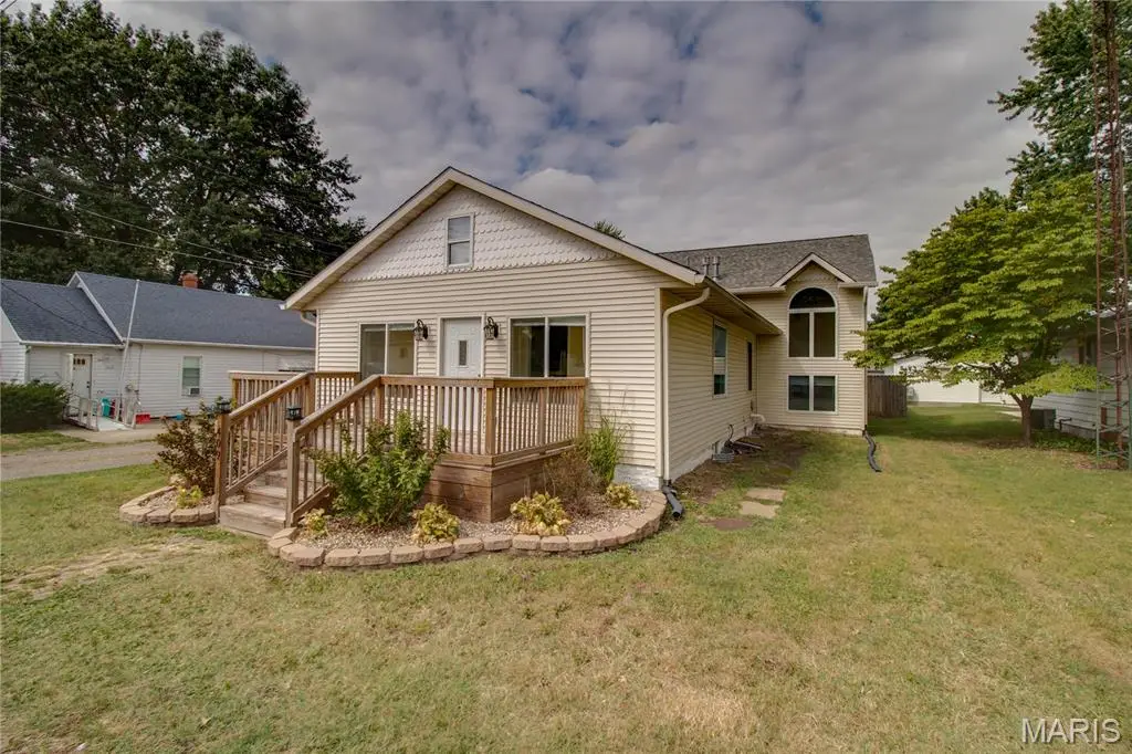 409 E Teak Street, Thayer, IL 62689 - #1