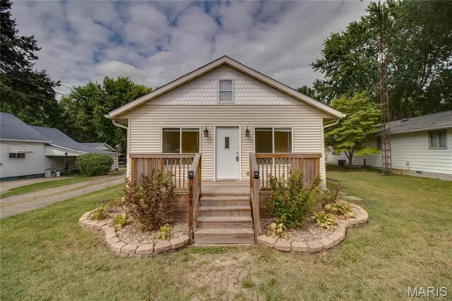 409 E Teak Street, Thayer, IL 62689 - #2