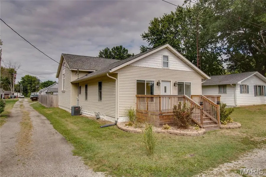 409 E Teak Street, Thayer, IL 62689 - #3