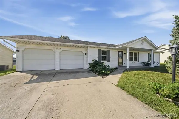132 E Harrisonville Drive, Valmeyer, IL 62295