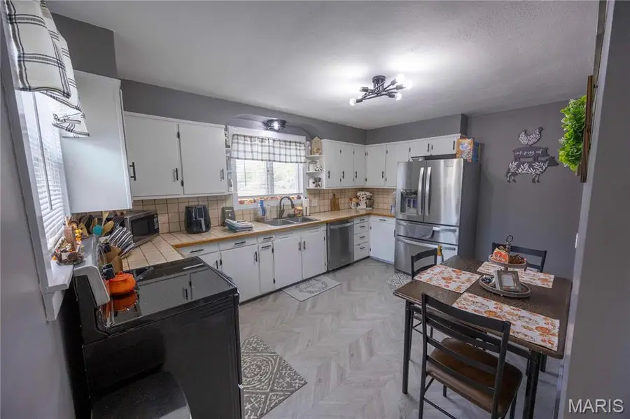 910 Bruce Street, Perryville, MO 63775 - #3