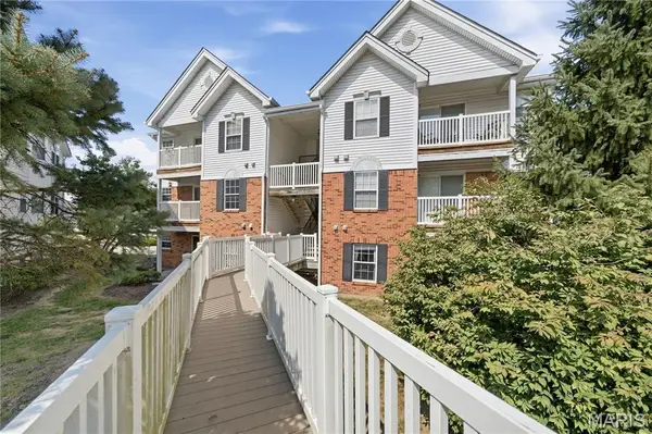 450 Benton Drive #J, St Peters, MO 63376