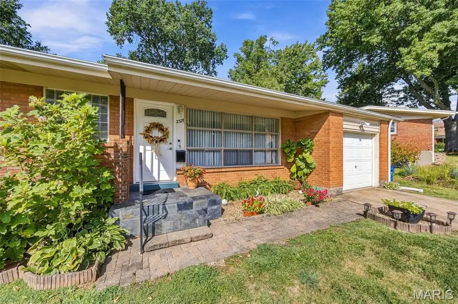 2327 Kenosho Avenue, Saint Louis, MO 63114 - #2
