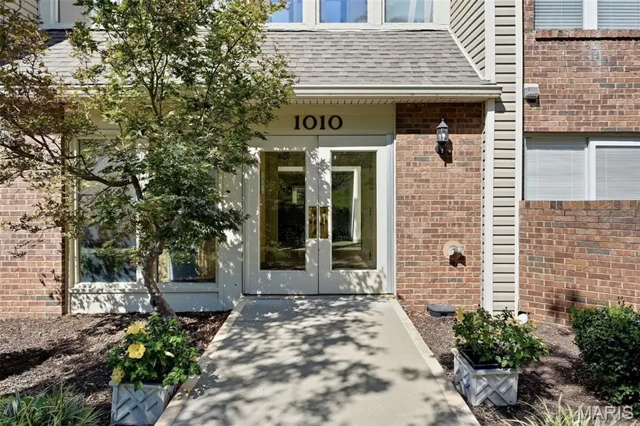 1010 Thoreau Court #207, Creve Coeur, MO 63146 - #2