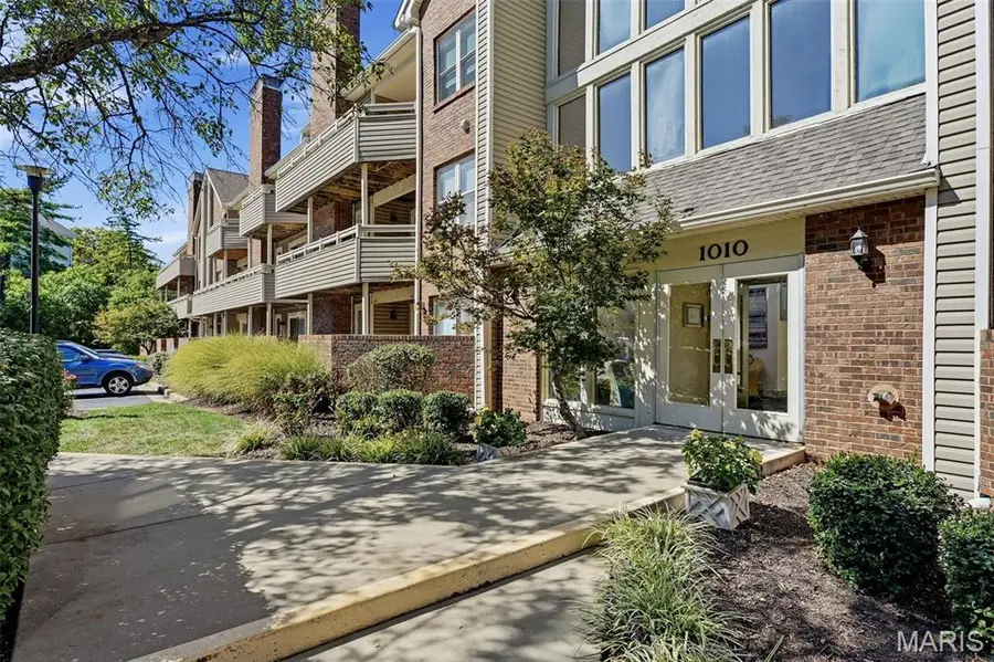 1010 Thoreau Court #207, Creve Coeur, MO 63146 - #3
