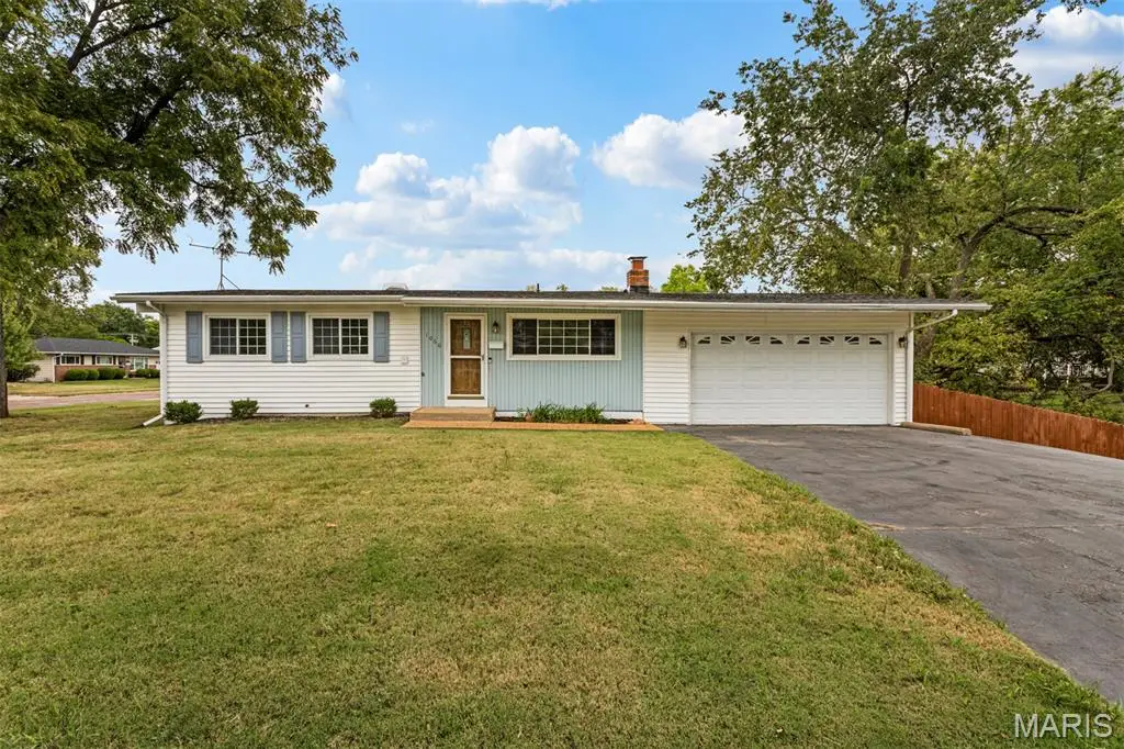 1060 Loveland Drive, Florissant, MO 63031 - #1