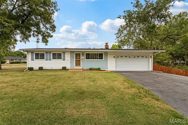 1060 Loveland Drive, Florissant, MO 63031