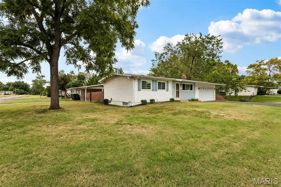 1060 Loveland Drive, Florissant, MO 63031 - #2