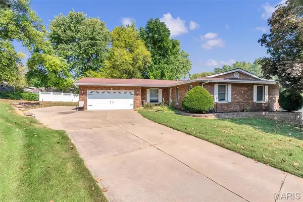 6 Cambridge Court, St Charles, MO 63301