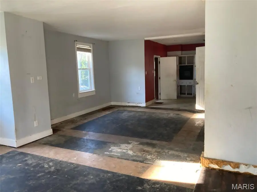 1217 W High Street, Jefferson City, MO 65109 - #3