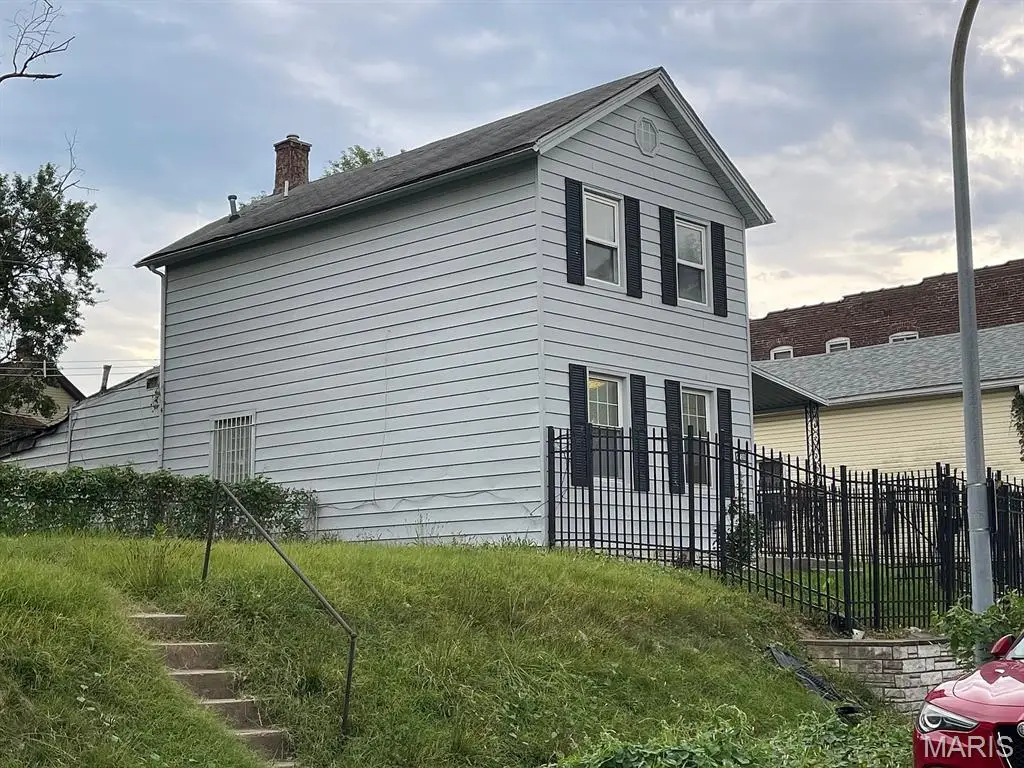 6728 Alabama Avenue, Saint Louis, MO 63111 - #1